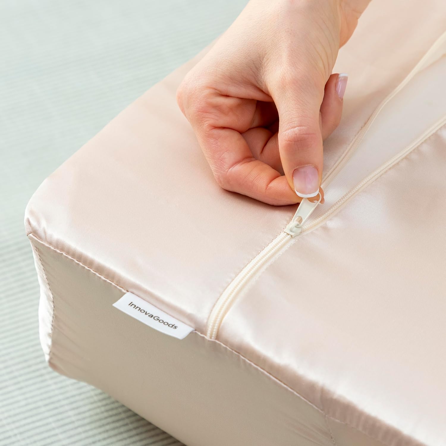 InnovaGoods Youthlow Anti-Wrinkle Cervical Pillow with Satin Cover